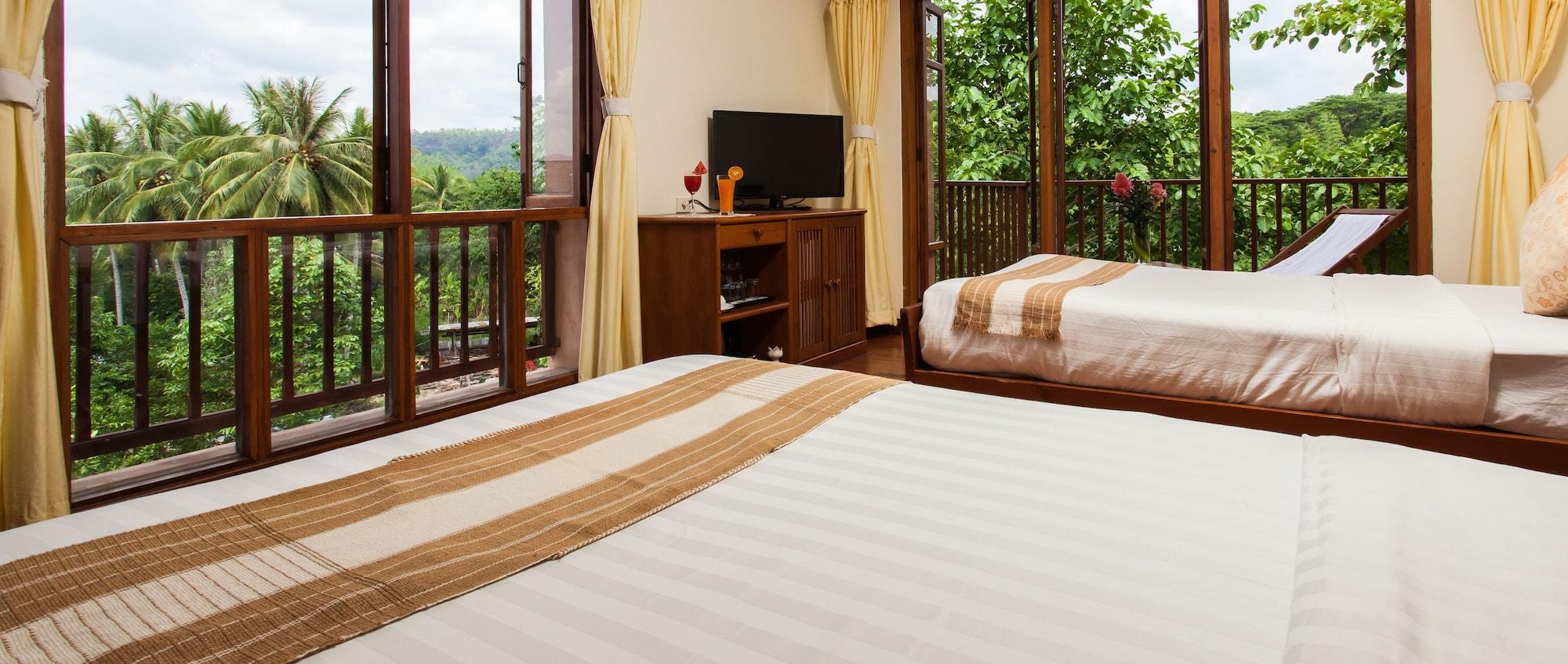 Riverhouse-The Teak House Mae Sariang Exterior photo