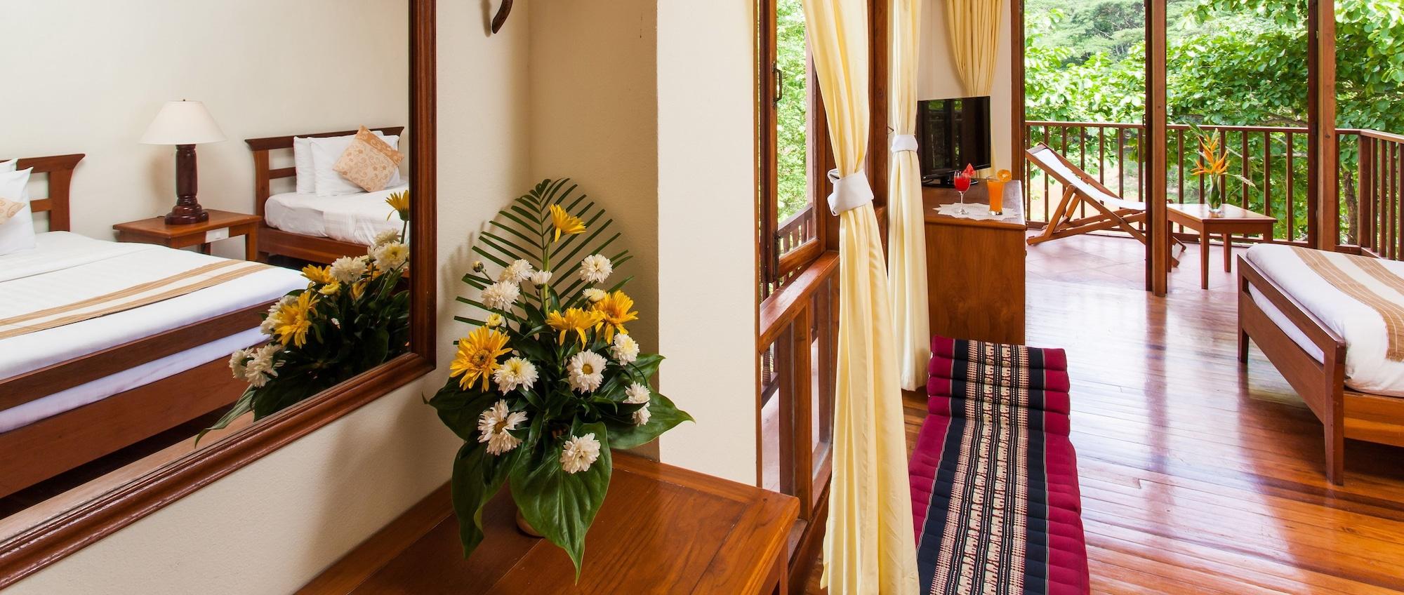 Riverhouse-The Teak House Mae Sariang Exterior photo