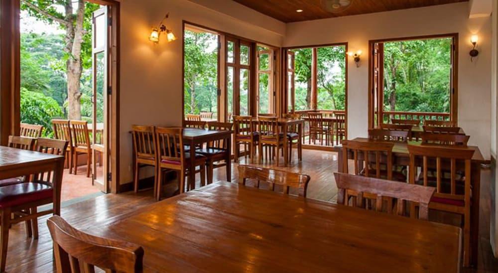Riverhouse-The Teak House Mae Sariang Exterior photo