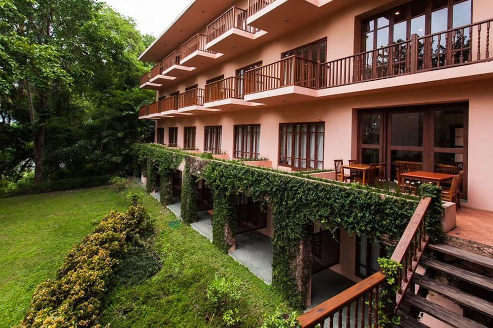 Riverhouse-The Teak House Mae Sariang Exterior photo