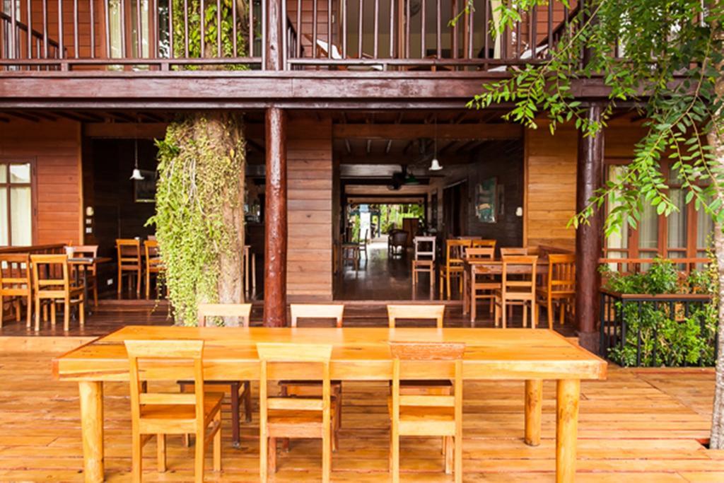 Riverhouse-The Teak House Mae Sariang Exterior photo