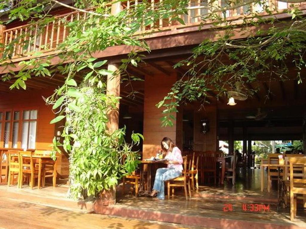 Riverhouse-The Teak House Mae Sariang Exterior photo