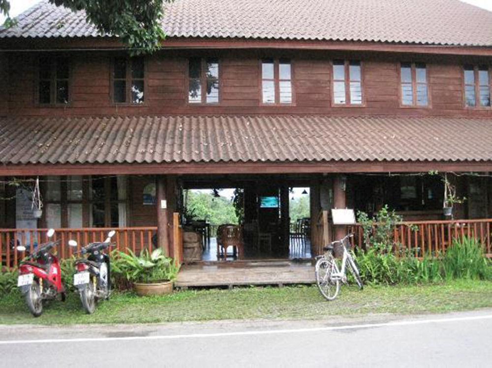Riverhouse-The Teak House Mae Sariang Exterior photo