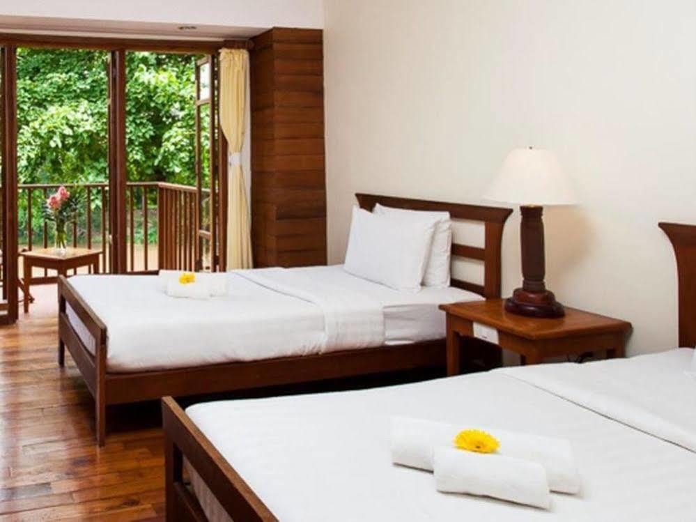 Riverhouse-The Teak House Mae Sariang Exterior photo