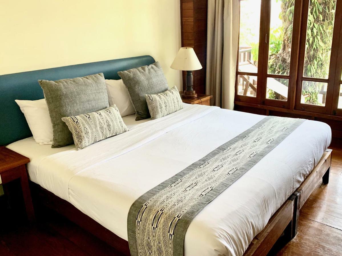 Riverhouse-The Teak House Mae Sariang Exterior photo